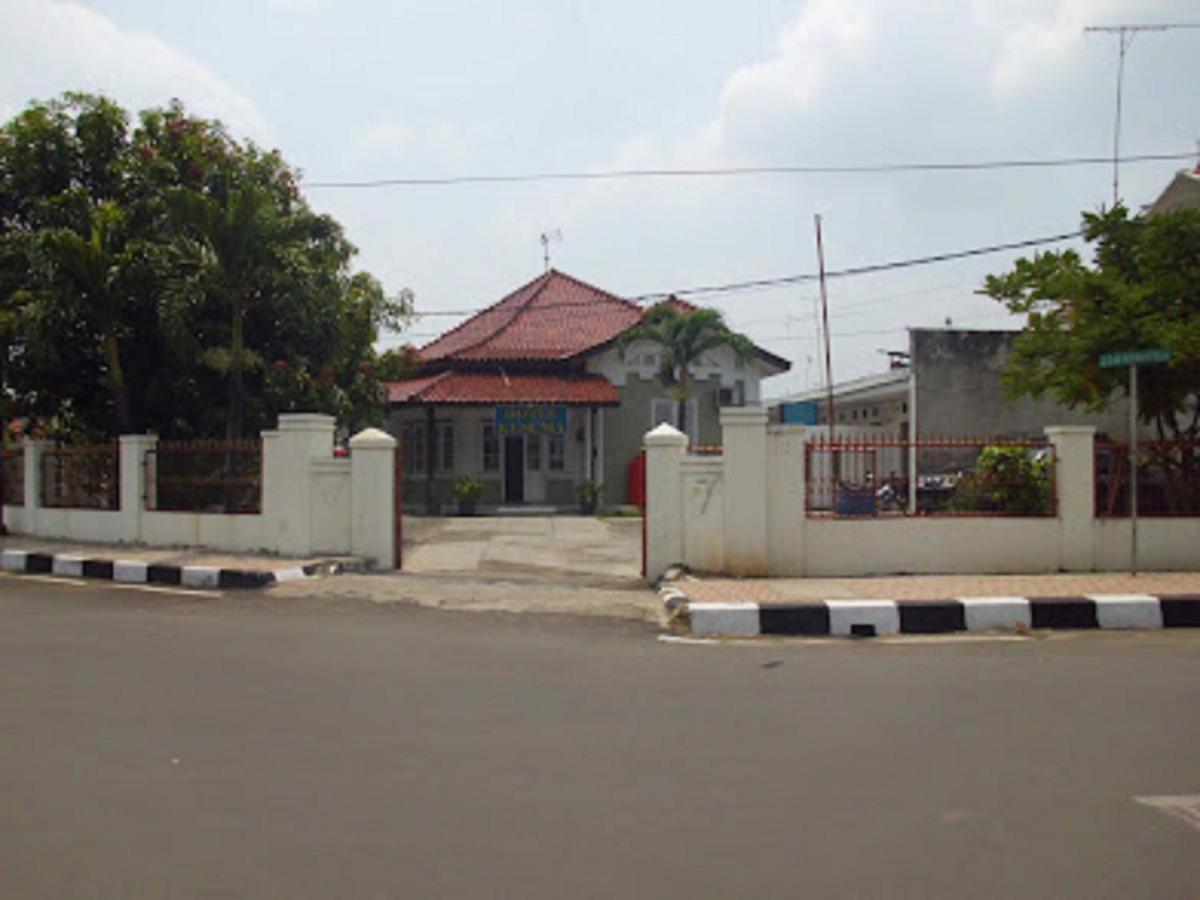 Oyo 90865 Hotel Kusuma Purwakarta Karawang Kültér fotó