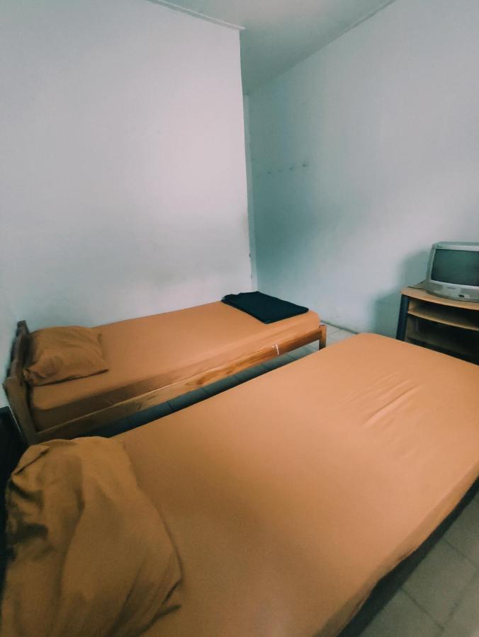 Oyo 90865 Hotel Kusuma Purwakarta Karawang Kültér fotó
