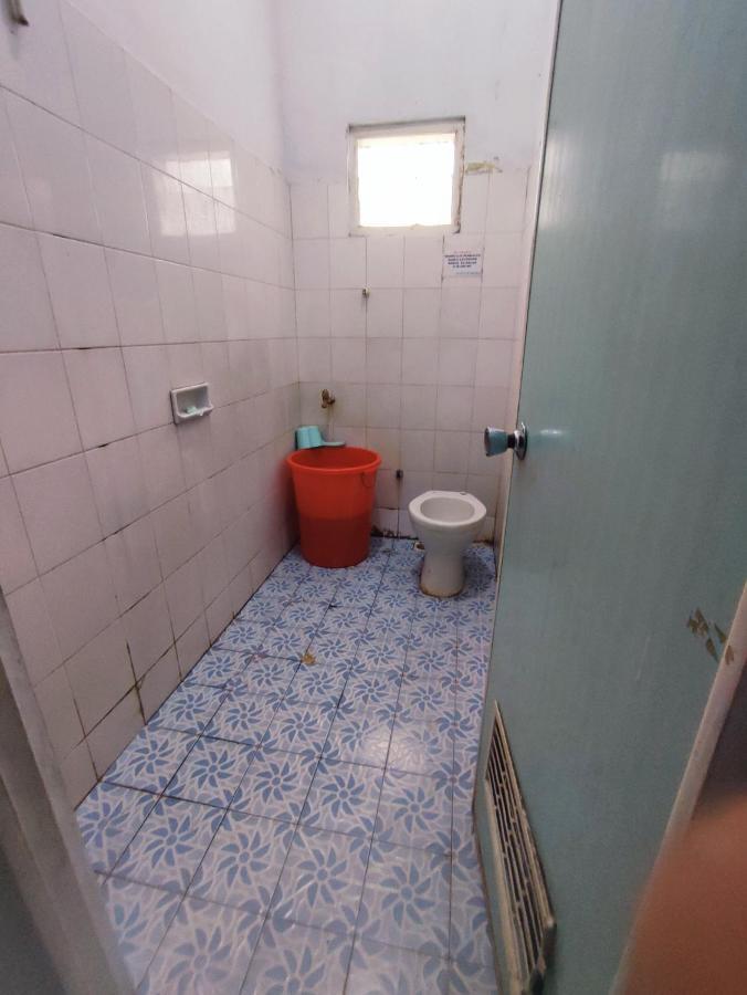 Oyo 90865 Hotel Kusuma Purwakarta Karawang Kültér fotó