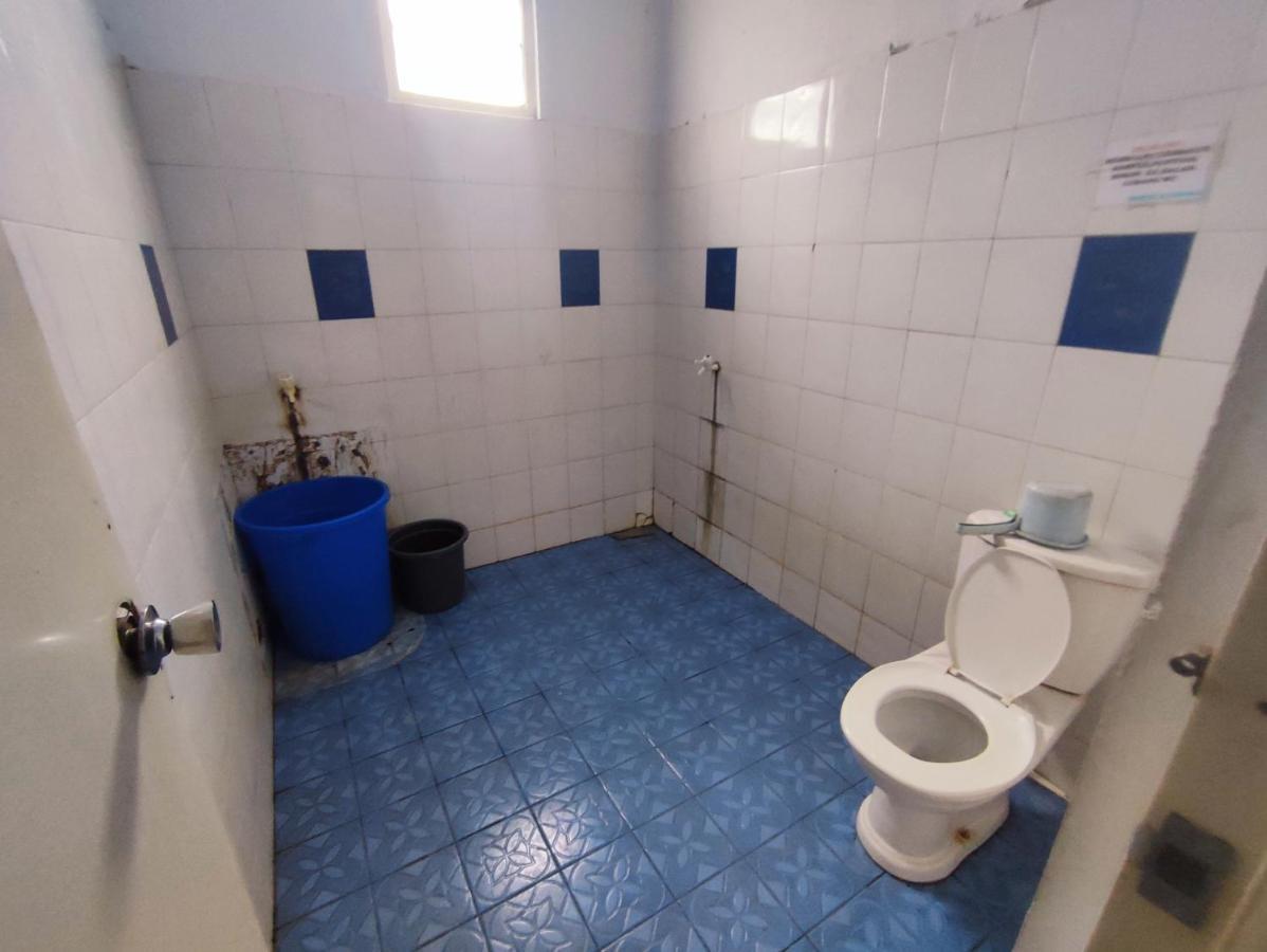 Oyo 90865 Hotel Kusuma Purwakarta Karawang Kültér fotó
