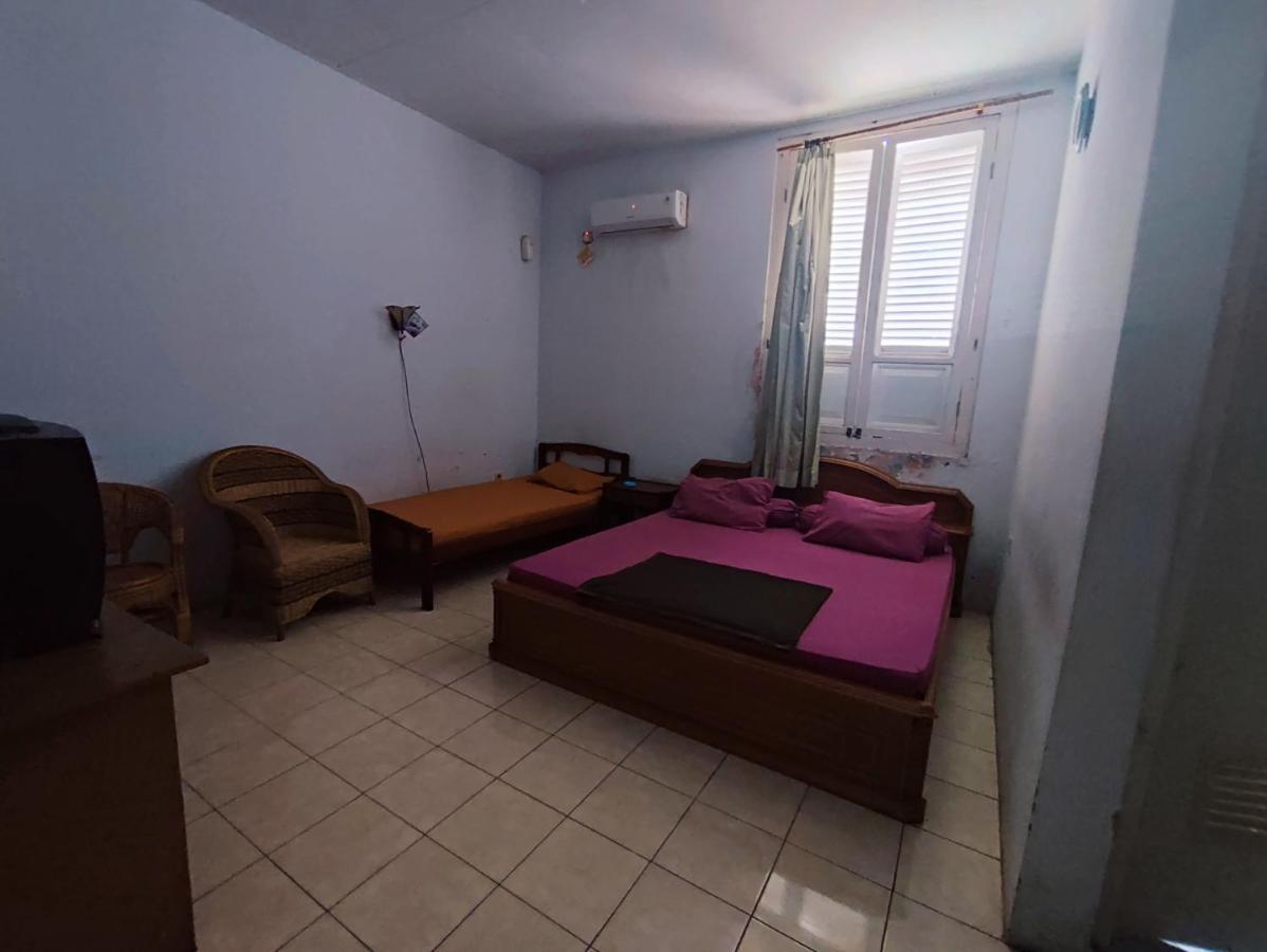 Oyo 90865 Hotel Kusuma Purwakarta Karawang Kültér fotó